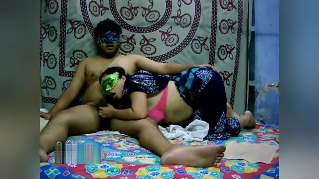 Mature Indian Bhabhi in Intense Amateur Encounter, frame 2 of 8