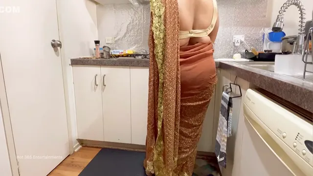Amateur Indian striptease with saree lifted and spanking, frame 2 of 8